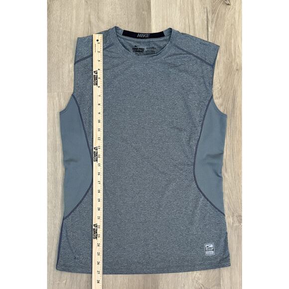 NIKE PRO Combat Dri-FIT Fitted Sleeveless Men's Gray Athletic Top Size M - Picture 3 of 4